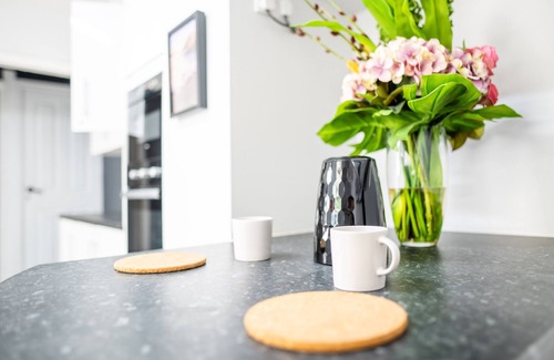 Grangetown House | Large Home in Cardiff's City Center 14 Beds