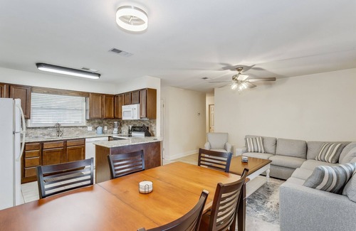 Gulf Breeze House | Large Home- Sleeps 10- Pet and Family Friendly
