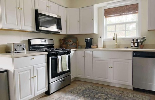 Whitemarsh Island House | Large Home Sleeps 10 Beach & Downtown Dog Heaven