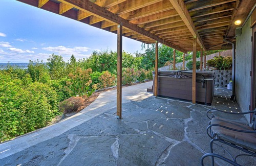 View Ridge House | Large Home w/ Hot Tub: 8 Mi to Downtown Seattle!