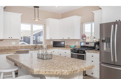 Roads End House | Large home with 2 Living rooms, big deck & views