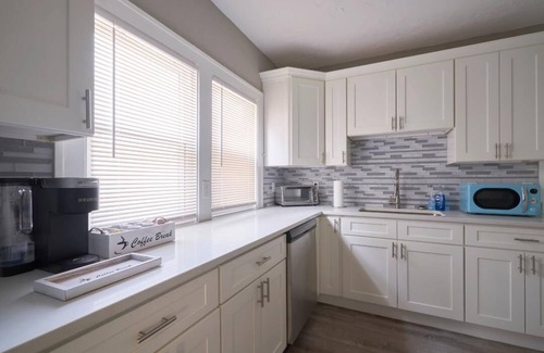 Lakewood House | Large House in the Heart of Lakewood- Sleeps 16!