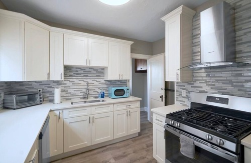 Lakewood House | Large House in the Heart of Lakewood- Sleeps 16!