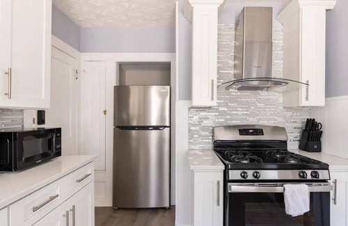 Lakewood House | Large House in the Heart of Lakewood- Sleeps 16!