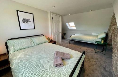 Canton House | Large House near Victoria Park For Groups, 10 mins bus to City Centre