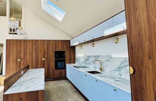 Woolacombe House | Large House walk to Woolacombe Beach. Large outside. Hot tub. Dog Friendly.