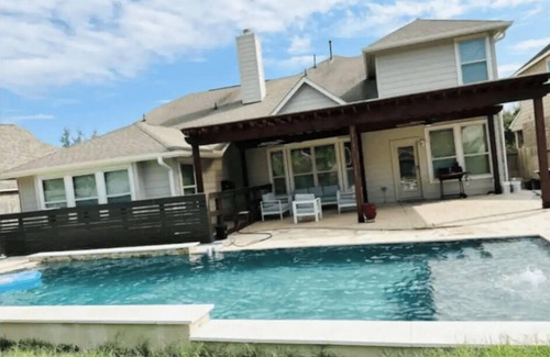 Barker House | Large house with Pool and Pool Table , BBQ
