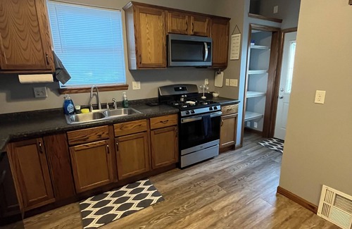 Cedar Rapids - Iowa City House | Large, inviting home near Amphitheater and Downtown