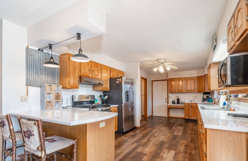 Cherokee Village House | Large Lake Home w Dock - Pet Friendly - Wake Lake