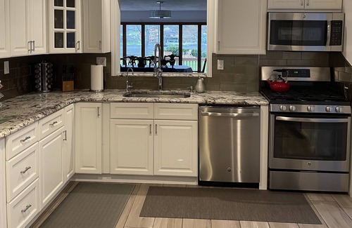 Greenwood Lake House | Large Lake House Property Your Family And Friends Will Love Staying At!