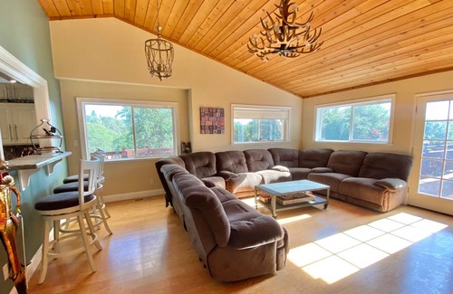 Groveland Ski Chalet | Large Lake Retreat - 7000 sqft - 5 min to lake beach!