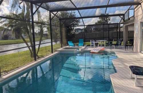 Crescent Lakes Villa | Large lakeside 5 bed villa with private pool