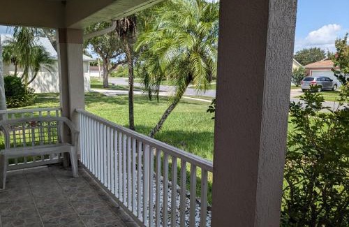 Crescent Lakes Villa | Large lakeside 5 bed villa with private pool