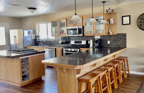 Lava Hot Springs House | Large Lodge in Lava Hot Springs, Idaho 8 bedrooms sleeps 35