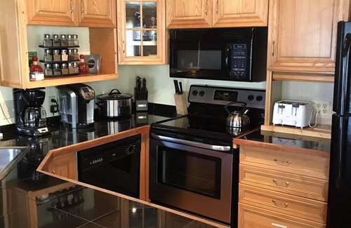 Champion House | Large Log Cabin on 3 wooded acres Seven Springs Resort/Hidden Valley/Champion