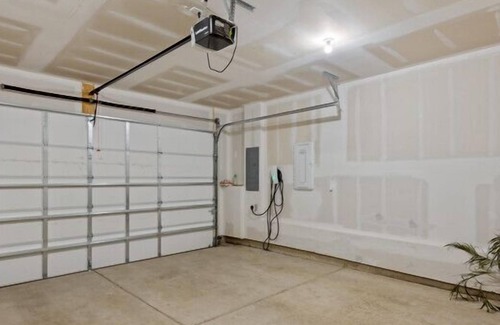 North Newport News House | Large Luxury Townhouse close to Williamsburg & VA beach