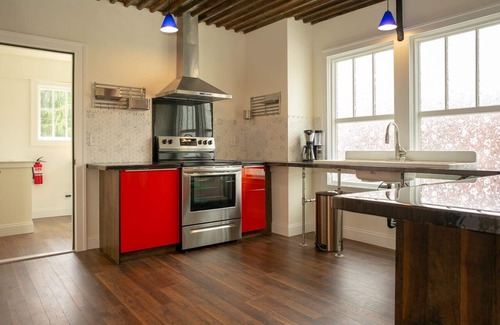 St. Johns Apartment | Large, Luxury Two Bedroom w/Health Club in a Fun Neighborhood
