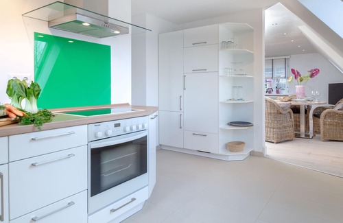 Tinnum Apartment | large modern beach house style apartment