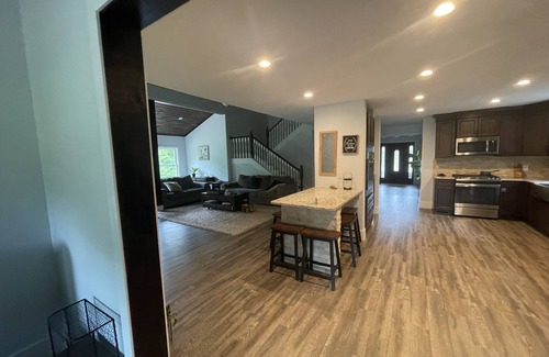 Asheville House | Large Modern Farmhouse on 3 acres 7 minutes from downtown