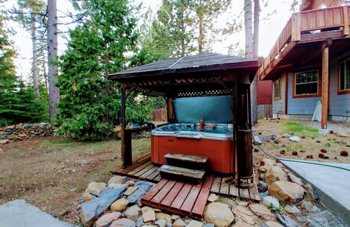 Kings Beach House | Large Mountain Home with 5 min flat walk to beach, short drive to slopes/town