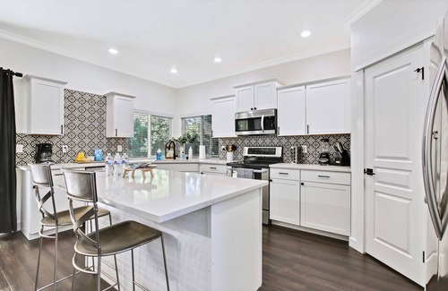 Meridian House | Large Natural Modern Boho Home with HOT TUB