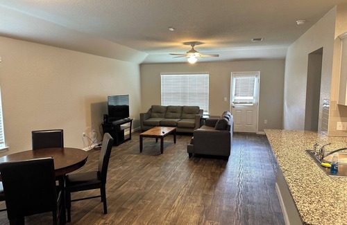 Hutto House | Large New Home 6BR 3 Full Bath Samsung close
