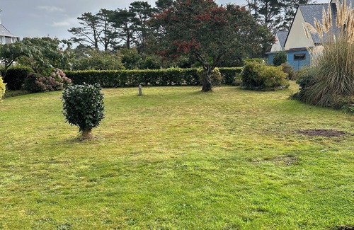 Treffiagat House | Large Noé-Breton house with large garden and fireplace