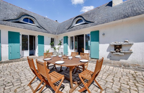 Saint-Pabu Ski Chalet | Large oceanfront house with garden for 11