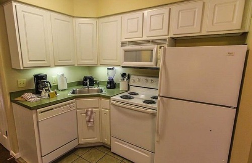 Branson Resort | Large One B/R Suite adjacent Thousand Hills Golf near Theater Strip (center)