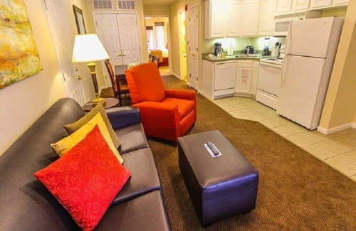 Branson Resort | Large One B/R Suite adjacent Thousand Hills Golf near Theater Strip (center)