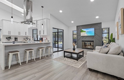 Port Charlotte House | Large Outdoor Living Space, Pool Table and Heated Pool - Oasis of Port Charlotte - Roelens