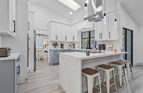 Port Charlotte House | Large Outdoor Living Space, Pool Table and Heated Pool - Oasis of Port Charlotte - Roelens