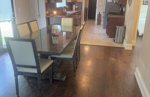 Hanford House | Large Parking/Country/Peaceful/3bedroom/2bathroom House Hanford with WiFi, AC.