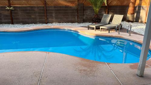 Paradise House | Large Pool & Patio Cozy Single Story Family House