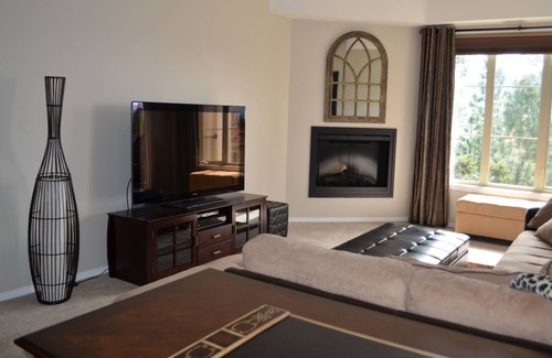 Quail Ridge Condo | Large Premier Condo, 3 Bedroom on Kelowna Golf Course, sleeps 6, Pool & Hot Tub