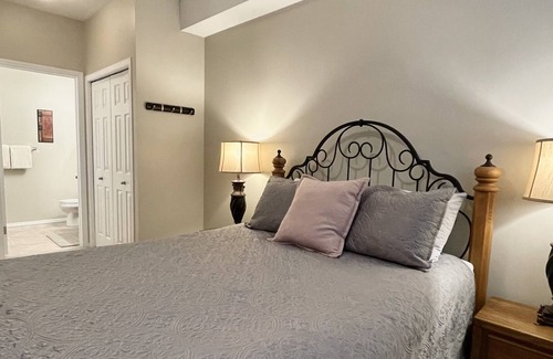 Quail Ridge Condo | Large Premier Condo, 3 Bedroom on Kelowna Golf Course, sleeps 6, Pool & Hot Tub