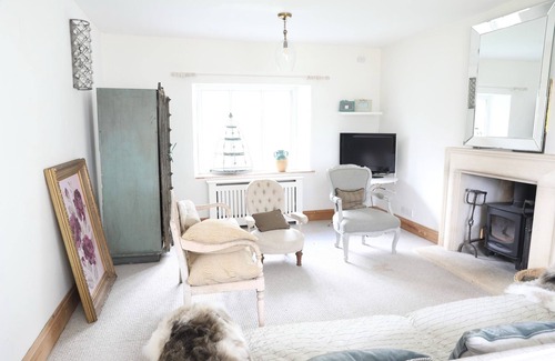 Burford Other | Large Pretty Farmhouse 2 mins from Burford, Cotswolds ,Pet friendly. Big Garden