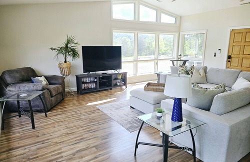 Eureka Springs House | Large, private, cliffside house with panoramic Beaver Lake view and hottub