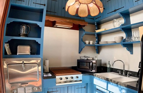 French Quarter Bed & Breakfast | Large private King Balcony Suite cont'l breakfast included, parking on request