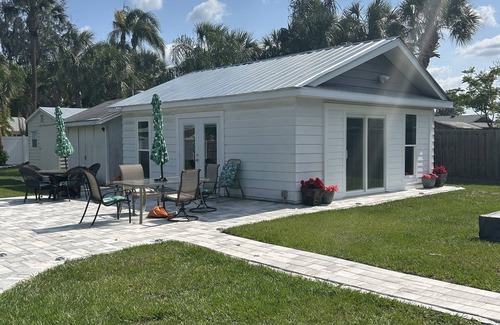 Bayshore Gardens House | Large Private Property Units 1 with Event Room