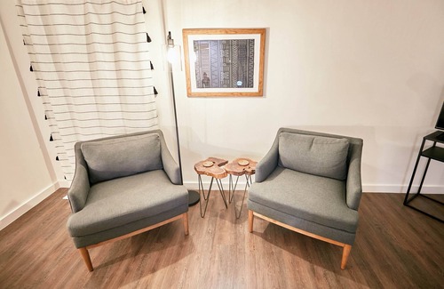 Keolu Hills House | Large Private Studio - Brand New with Kitchen and Laundry