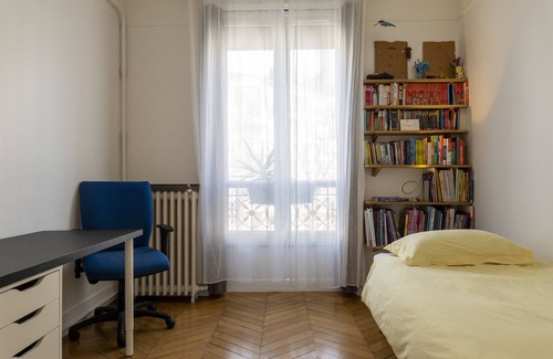 12th Arrondissement Bed & Breakfast | Large, Quiet and Comfortable Room in Paris 12th, 60m from Daumesnil Metro