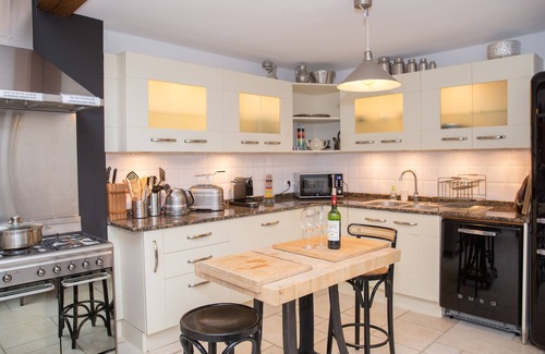 Bidart Villa | Large, renovated, Basque villa 100m walk from the beach in Parlementia