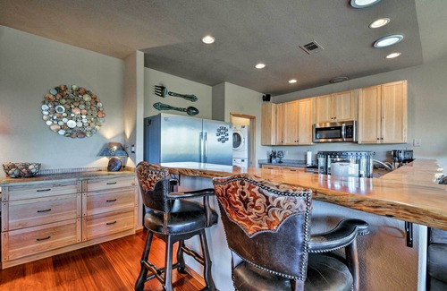 Ruidoso House | Large Ruidoso Home w/Stunning Views & Hot Tub!