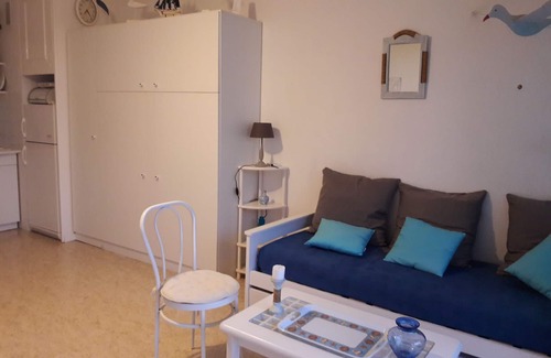 Saint-Jean-de-Monts Apartment | Large sea-facing studio with balcony and outdoor parkingeur 4 people
