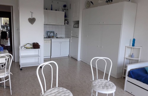 Saint-Jean-de-Monts Apartment | Large sea-facing studio with balcony and outdoor parkingeur 4 people