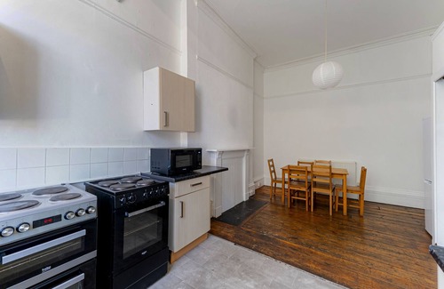 Clifton House | Large Single Room with Shared Bathroom