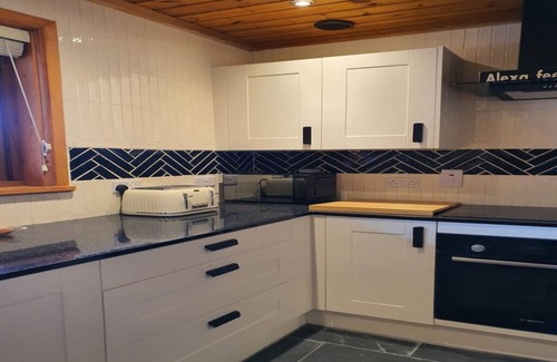 Wainhouse Corner House | Large & Spacious with Games Room, bungalow nr Bude