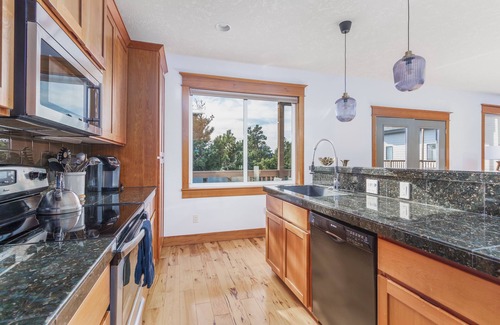 Pacific City House | Large Spacious Hot Tub Home with Amazing Ocean Views and Beach Access Nearby