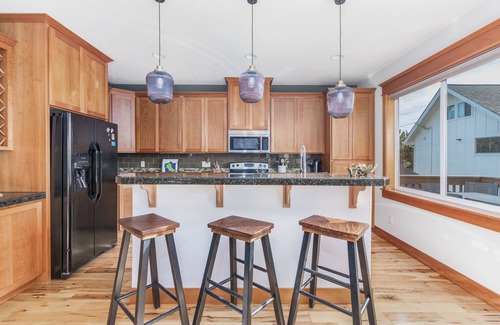 Pacific City House | Large Spacious Hot Tub Home with Amazing Ocean Views and Beach Access Nearby